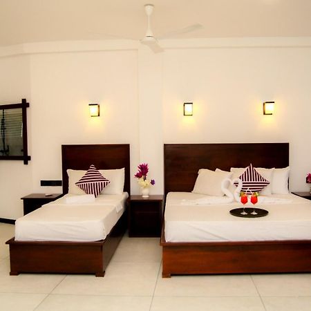 Coconut Style Restaurant & Milinda Guest Hotel Unawatuna Kültér fotó