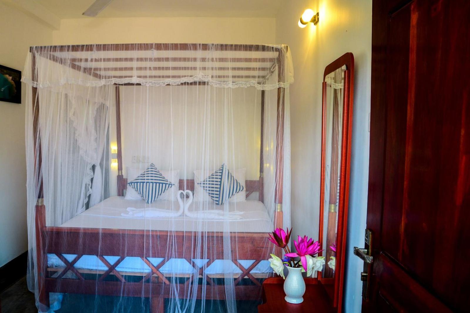 Coconut Style Restaurant & Milinda Guest Hotel Unawatuna Kültér fotó